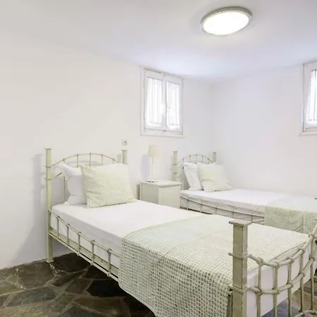 Дом отдыха Ballos For 6 In Exomvourgo