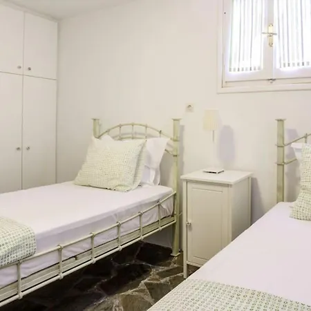 Дом отдыха Ballos For 6 In Exomvourgo Agios Romanos